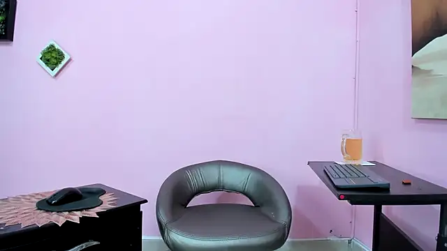 miss--flora online show from 09/09/25, 10:25