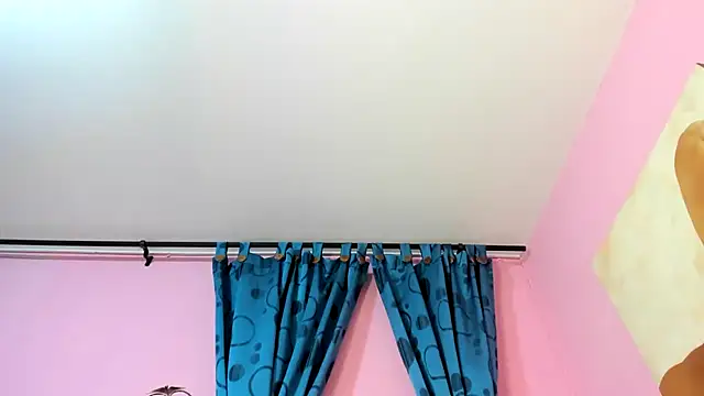 miss--flora online show from 11/26/25, 02:06