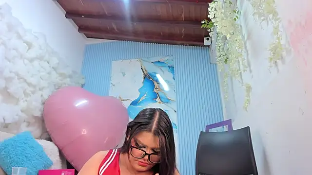 Danniela18  online show from 05/15/26, 12:25