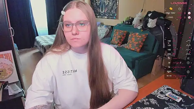 Alice Dreamgirl  online show from 05/05/26, 11:02