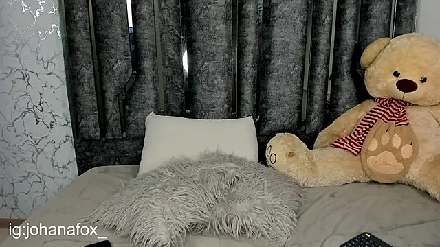 johanafox  online show from 01/17/25, 06:04