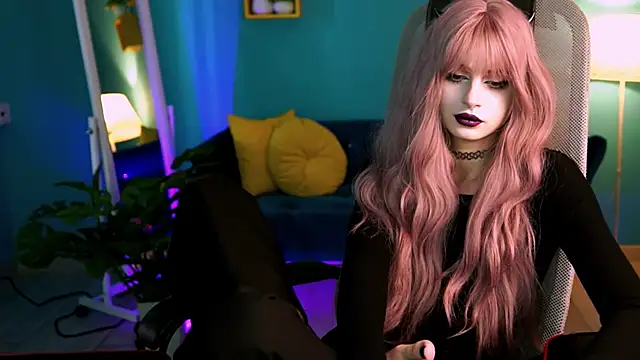 Snapshot of JadeCastle_ chatting on 03/19/25, 05:19 JadeCastle online show from 03/19/25, 05:19