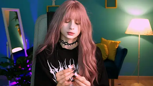 Snapshot of JadeCastle_ chatting on 03/18/25, 05:02 JadeCastle online show from 03/18/25, 05:02