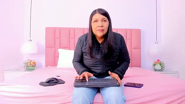 Snapshot of hotmature1 chatting on 12/04/25, 11:42 hotmature1 online show from 12/04/25, 11:42