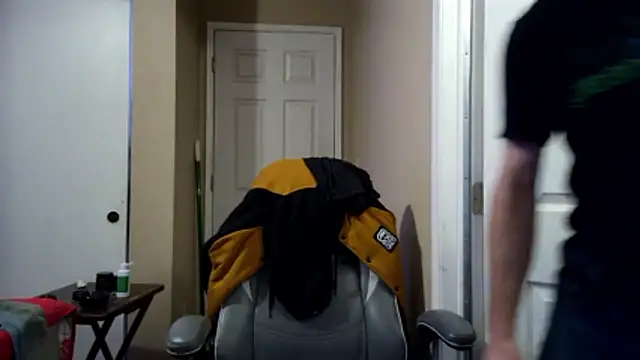Huntzg23 online show from 04/19/26, 04:57