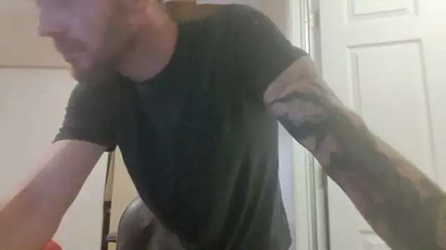 Snapshot of Huntzg23 chatting on 06/06/26, 02:39 Huntzg23 online show from 06/06/26, 02:39