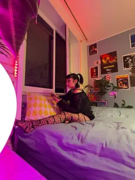 littlewitchxoxo online show from 12/16/24, 08:37