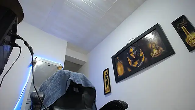 NikolSexyHot online show from 05/24/26, 09:15