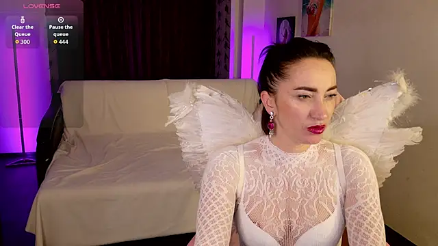 AnneHaddaway online show from 12/18/25, 08:23