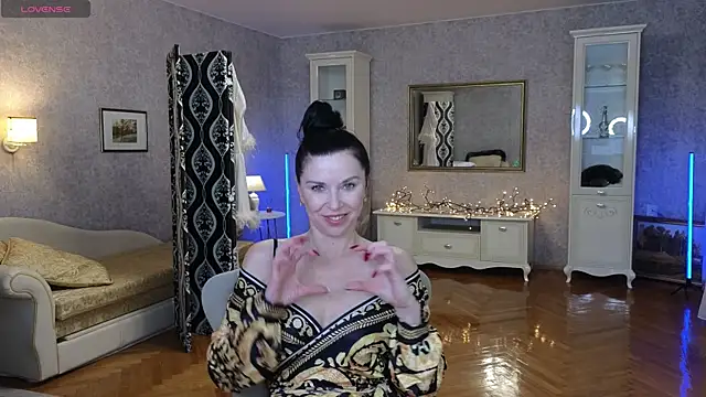 LinaJoy online show from 04/06/26, 07:15