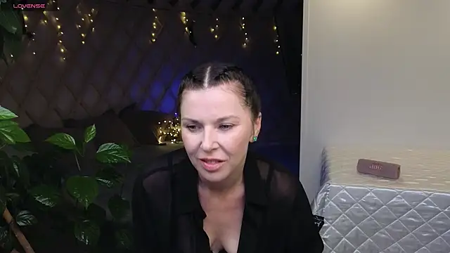 Snapshot of LinaJoy chatting on 07/06/26, 08:11 LinaJoy online show from 07/06/26, 08:11