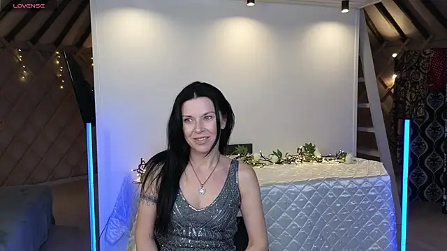 LinaJoy online show from 06/03/26, 09:30