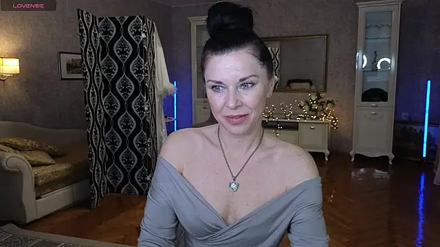 LinaJoy online show from 05/06/26, 08:57