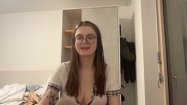 Snapshot of NikaCyberslut chatting on 02/18/25, 07:52 NikaCyberslut online show from 02/18/25, 07:52
