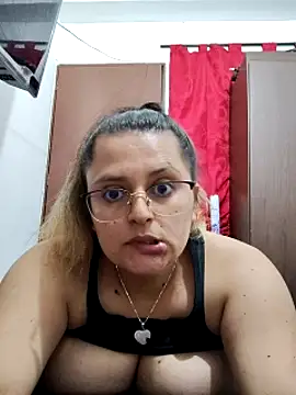 Snapshot of Miss_balloonsmila chatting on 01/11/25, 12:22 Miss balloonsmila online show from 01/11/25, 12:22