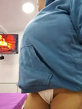 Miss balloonsmila online show from 11/13/25, 02:48