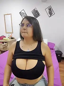 Snapshot of Miss_balloonsmila chatting on 02/01/25, 11:37 Miss balloonsmila online show from 02/01/25, 11:37