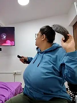 Miss balloonsmila online show from 10/23/25, 03:05