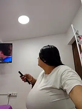 Miss balloonsmila online show from 10/19/25, 10:56