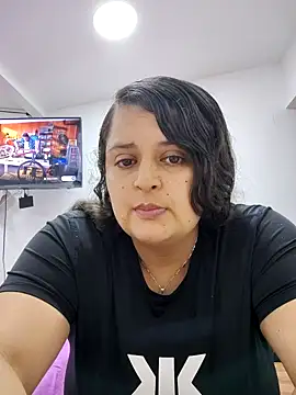 Miss balloonsmila online show from 11/24/25, 12:43