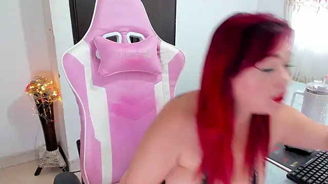 Snapshot of sexyhot_2024 chatting on 12/23/24, 04:39 sexyhot 2024 online show from 12/23/24, 04:39