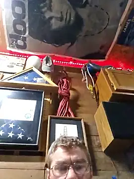 Snapshot of tileguyyy chatting on 10/16/25, 04:32 tileguyyy online show from 10/16/25, 04:32