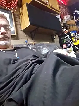 Snapshot of tileguyyy chatting on 09/23/25, 04:08 tileguyyy online show from 09/23/25, 04:08