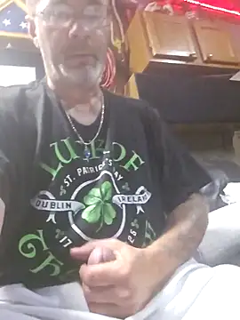 Snapshot of tileguyyy chatting on 09/18/25, 04:37 tileguyyy online show from 09/18/25, 04:37