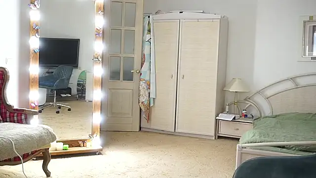 Snapshot of moonlight4u chatting on 09/29/25, 05:47 moonlight4u online show from 09/29/25, 05:47