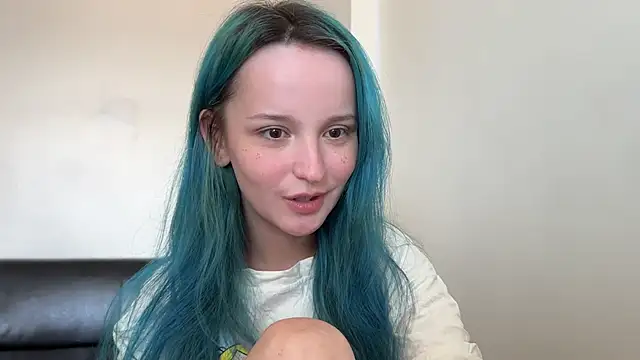 bumble bee online show from 01/01/25, 06:58