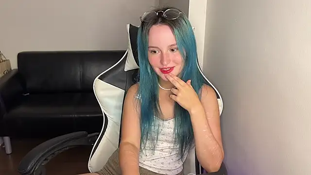 bumble bee online show from 03/19/25, 12:01