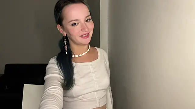 bumble bee online show from 03/02/25, 01:42