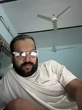 Snapshot of Arsh_Loves_Luv chatting on 12/17/25, 10:59 Arsh Loves Luv online show from 12/17/25, 10:59