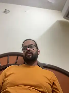 Snapshot of Arsh_Loves_Luv chatting on 01/02/25, 05:18 Arsh Loves Luv online show from 01/02/25, 05:18