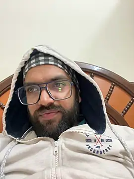 Snapshot of Arsh_Loves_Luv chatting on 12/23/24, 03:33 Arsh Loves Luv online show from 12/23/24, 03:33