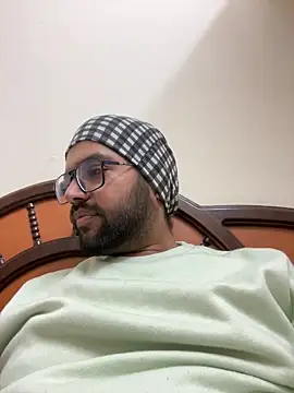 Snapshot of Arsh_Loves_Luv chatting on 12/29/24, 02:31 Arsh Loves Luv online show from 12/29/24, 02:31