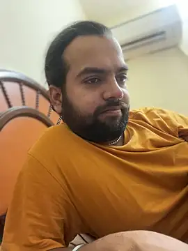 Snapshot of Arsh_Loves_Luv chatting on 12/31/24, 10:04 Arsh Loves Luv online show from 12/31/24, 10:04