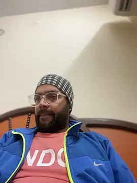 Snapshot of Arsh_Loves_Luv chatting on 01/06/25, 05:59 Arsh Loves Luv online show from 01/06/25, 05:59