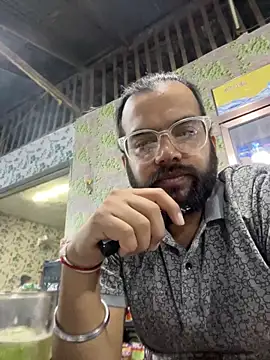 Snapshot of Arsh_Loves_Luv chatting on 01/21/25, 02:59 Arsh Loves Luv online show from 01/21/25, 02:59