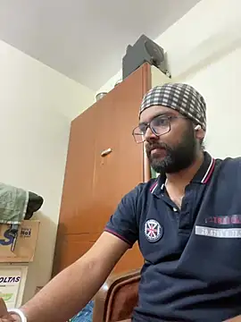 Snapshot of Arsh_Loves_Luv chatting on 12/19/24, 12:01 Arsh Loves Luv online show from 12/19/24, 12:01