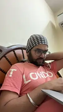 Snapshot of Arsh_Loves_Luv chatting on 12/27/24, 03:37 Arsh Loves Luv online show from 12/27/24, 03:37