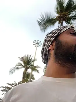 Snapshot of Arsh_Loves_Luv chatting on 01/15/25, 10:27 Arsh Loves Luv online show from 01/15/25, 10:27