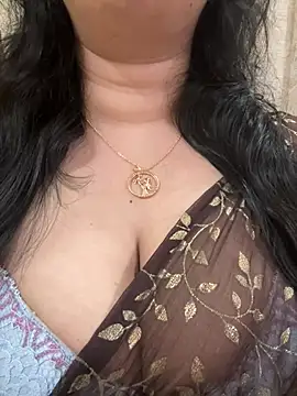 Snapshot of Akhi_Akshaya chatting on 01/29/25, 05:13 Akhi Akshaya online show from 01/29/25, 05:13