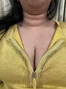 Snapshot of Akhi_Akshaya chatting on 01/23/25, 05:42 Akhi Akshaya online show from 01/23/25, 05:42