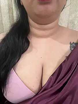 Snapshot of Akhi_Akshaya chatting on 01/24/25, 05:42 Akhi Akshaya online show from 01/24/25, 05:42