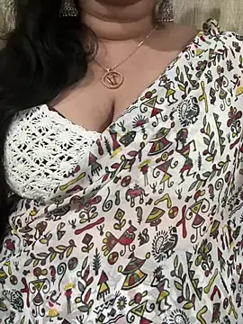 Snapshot of Akhi_Akshaya chatting on 02/08/25, 06:33 Akhi Akshaya online show from 02/08/25, 06:33