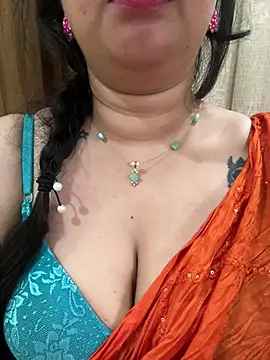 Snapshot of Akhi_Akshaya chatting on 02/01/25, 11:37 Akhi Akshaya online show from 02/01/25, 11:37