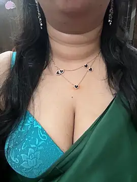 Snapshot of Akhi_Akshaya chatting on 01/09/25, 09:26 Akhi Akshaya online show from 01/09/25, 09:26