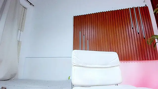 Snapshot of cristall_hott chatting on 02/10/26, 11:48 cristall hott online show from 02/10/26, 11:48