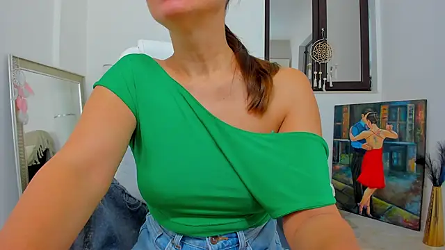 Snapshot of Julya_Anna chatting on 10/08/25, 03:52 Julya Anna online show from 10/08/25, 03:52